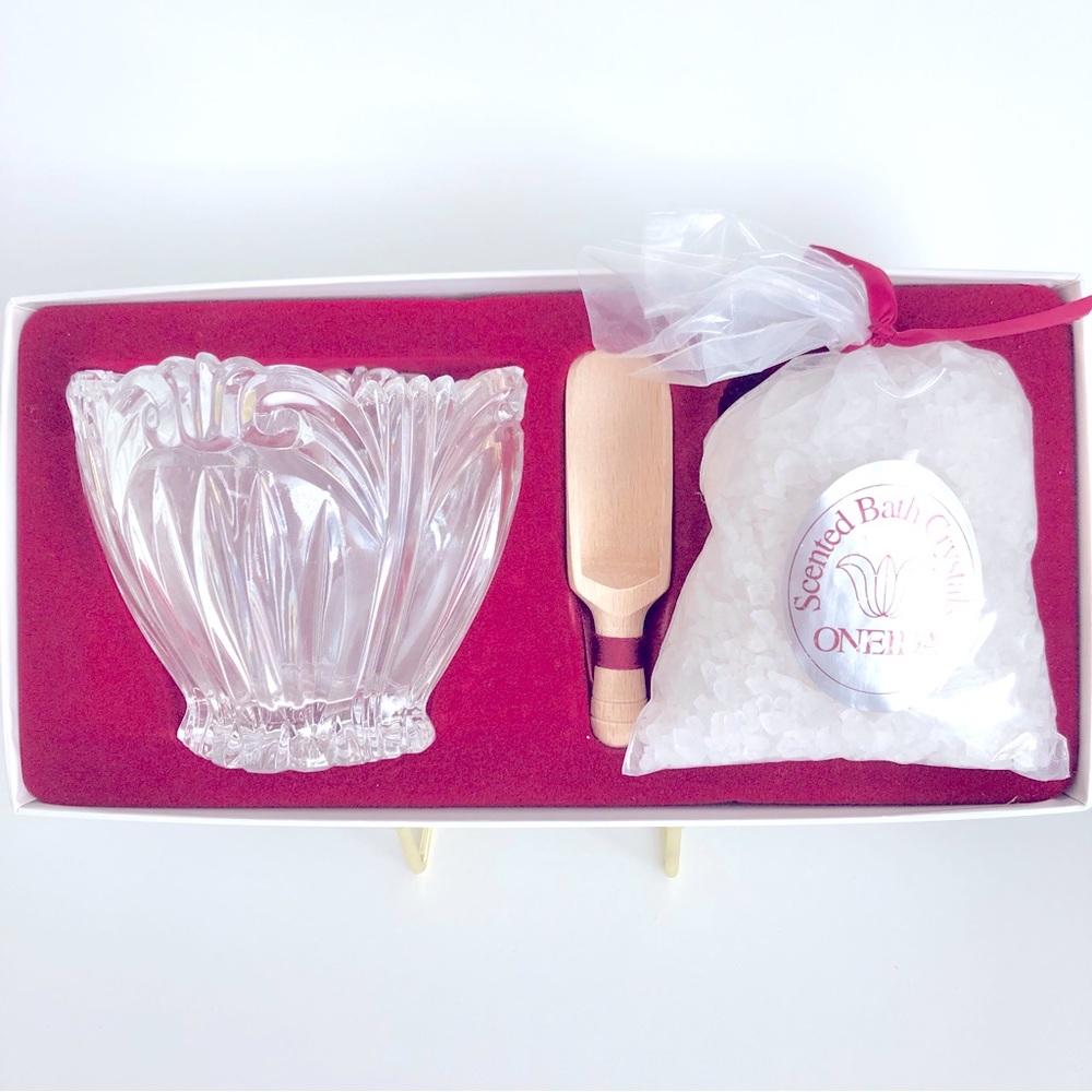 New Oneida Augustina 4.5” Demi Bowl Wooden Scoop Bath Crystals German Vintage